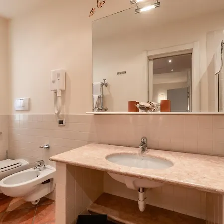 アパートホテル Firenze 4*